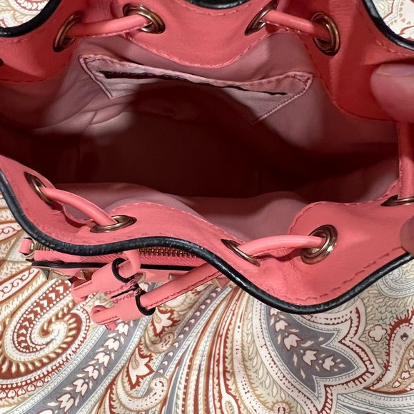 New Authentic Valentino Rockstud nano bucket bag/crossbody - Picture 5 of 6